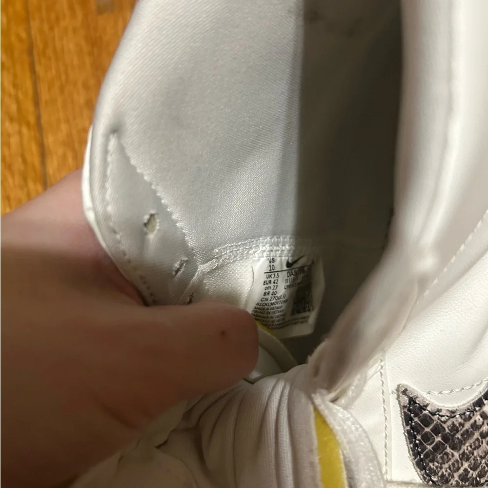 Nike Blazer Mid '77 SE Sail Off White Snakeskin Beige  Size 10